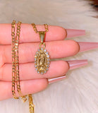 Icy Dainty Mary (Figaro Chain)