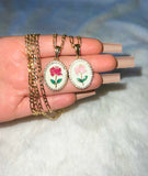 Oval Flower Necklace In 2 Colors