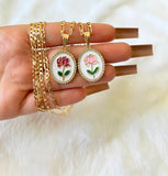 Oval Flower Necklace In 2 Colors