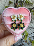 Hibiscus Studs (Black Or White)