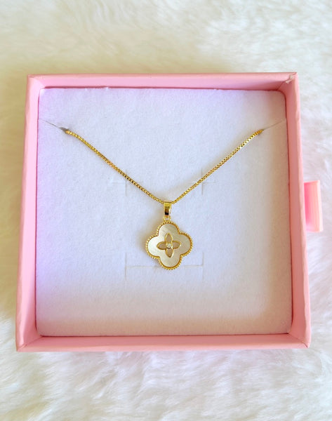 Mother Of Pearl Blossom (Box Chain)