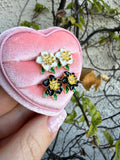 Hibiscus Studs (Black Or White)