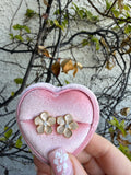 Enamel Flower Studs (beige)
