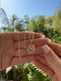 Donna Spinning Flower (Figaro Chain)