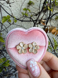 Enamel Flower Studs (beige)