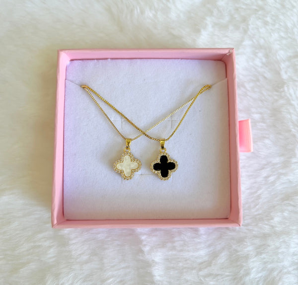 Reversible Black And White Clover (Box Chain)