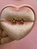 Dainty Daisy Studs (cherry cola)
