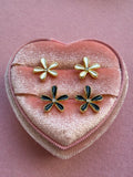 Daisy Studs (black or white)