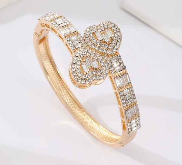 Baguette Heart Bangle (Gold)